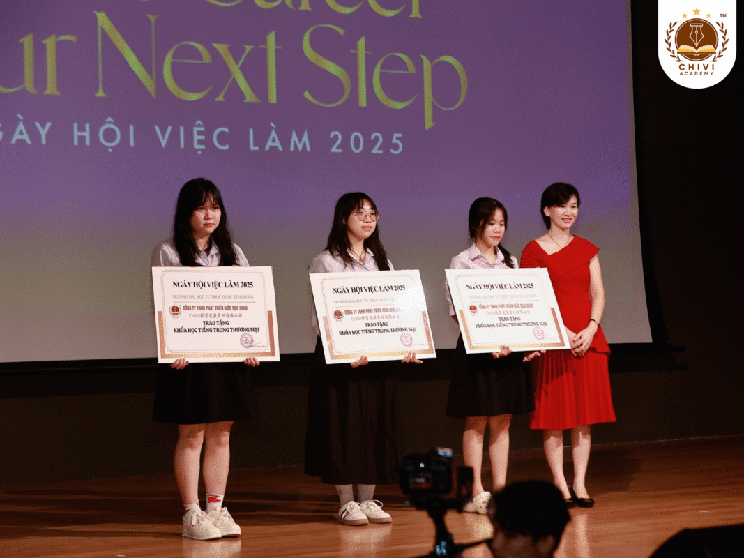 Chivi trao tặng khóa học "Tiếng Trung Thương mại" cho sinh viên ngành ngôn ngữ Trung