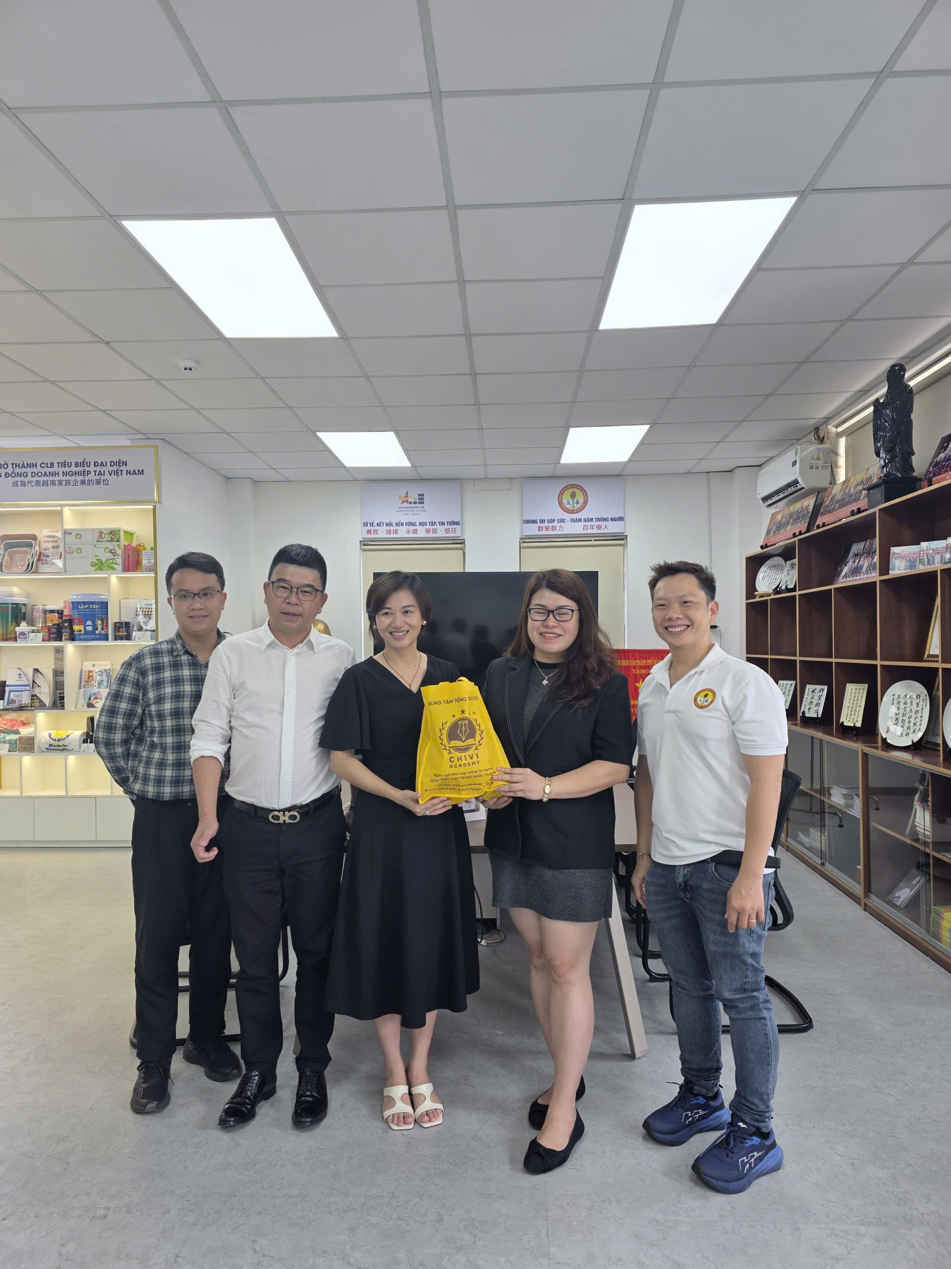 CHIVI GẶP GỠ – KẾT NỐI CÙNG HỘI BẢO TRỢ DẠY MÔN HOA VĂN TP.HCM